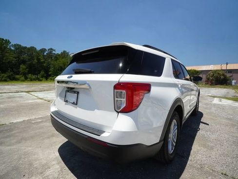 Used 2024 Ford Explorer XLT RWD image 3