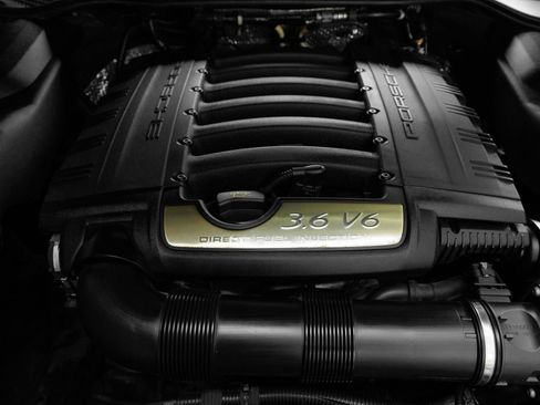 Used 2016 Porsche Cayenne AWD/4WD image 40