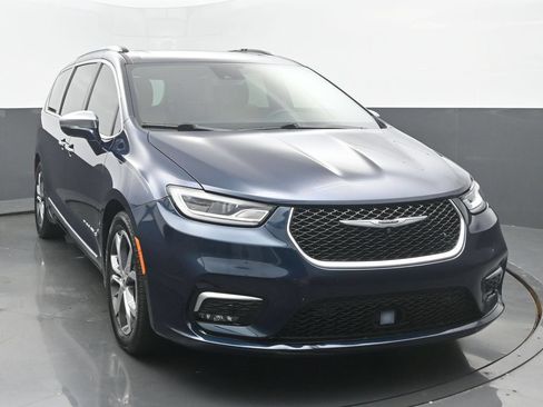 Used 2022 Chrysler Pacifica Pinnacle FWD image 8