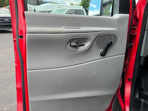 Used 2008 Ford E-350 and Econoline 350 Super Duty RWD image 9