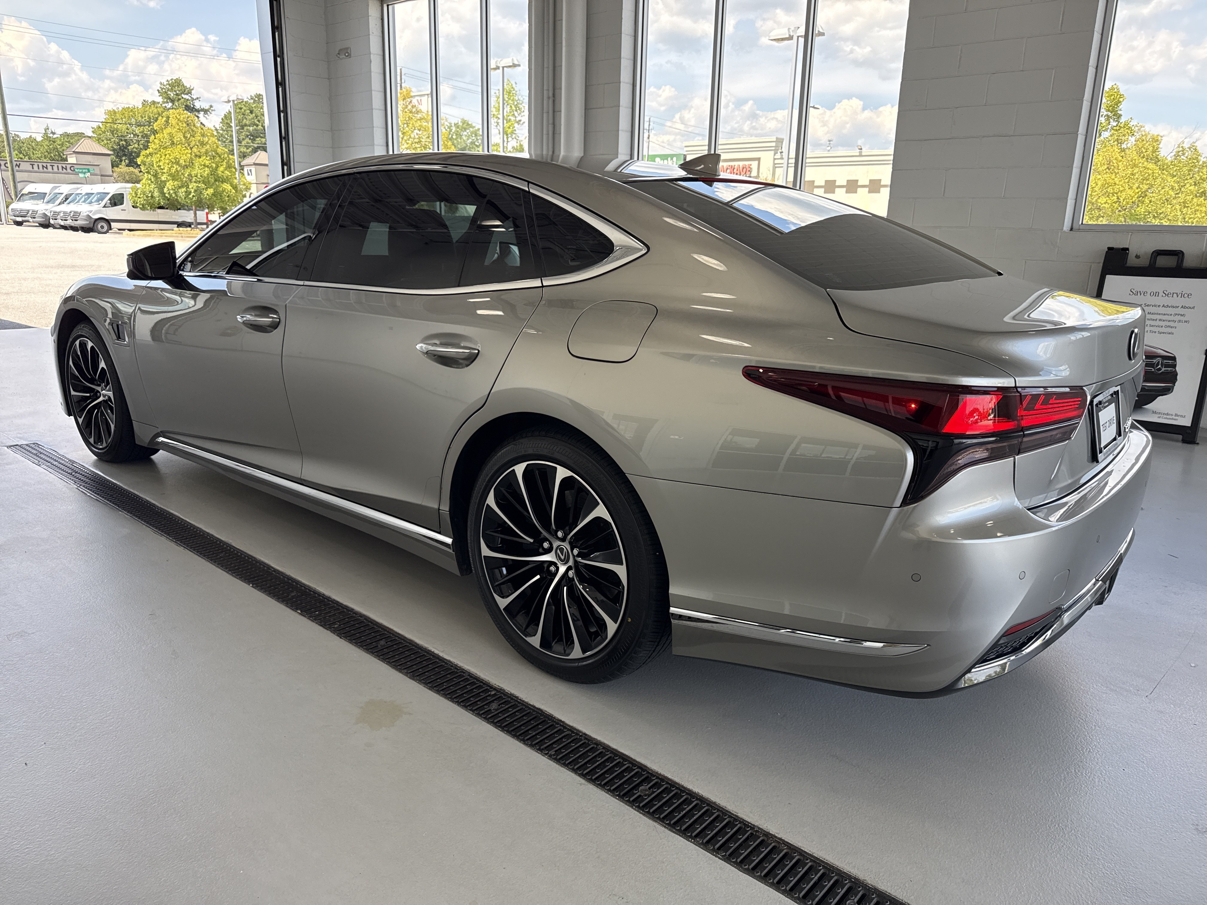 Used 2023 Lexus LS 500h AWD w/ Luxury Package image 2