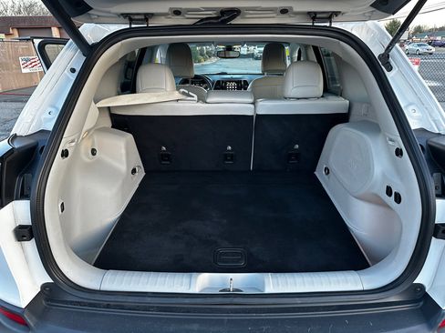 Used 2019 Jeep Cherokee Limited image 20