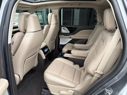 Used 2023 Lincoln Aviator Reserve w/ Equipment Group 201A image 16