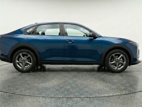 Used 2025 Kia K4 LXS image 11