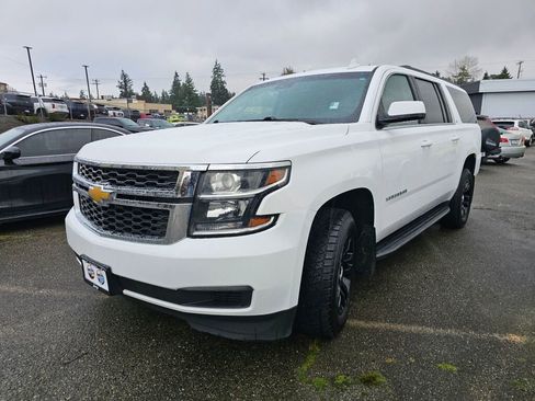 Used 2018 Chevrolet Suburban LT image 4
