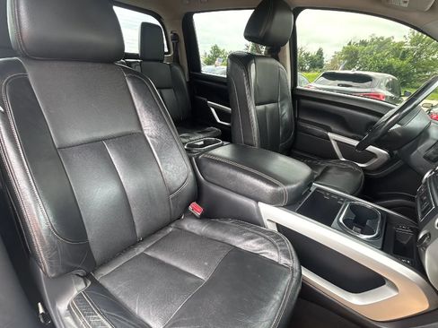 Used 2017 Nissan Titan SL RWD image 28