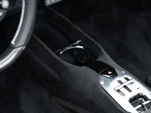 Used 2024 Ferrari SF90 Spider image 60