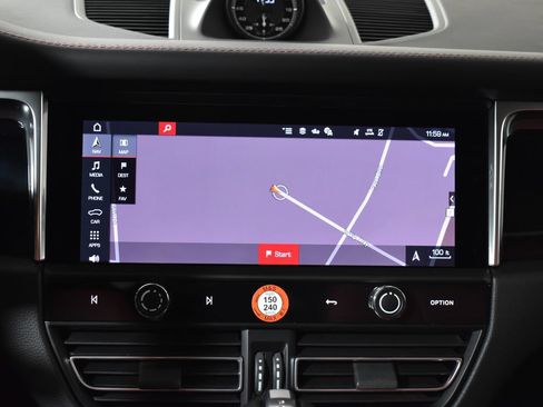 Used 2026 Porsche Macan AWD/4WD image 23