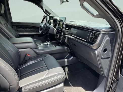 Used 2024 Ford Expedition Platinum AWD/4WD image 19