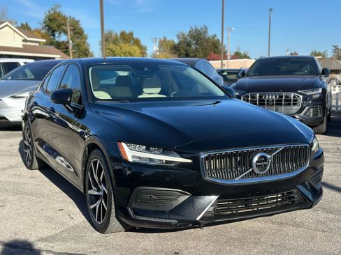 Used 2019 Volvo S60 T5 Momentum w/ Premium Package image 4