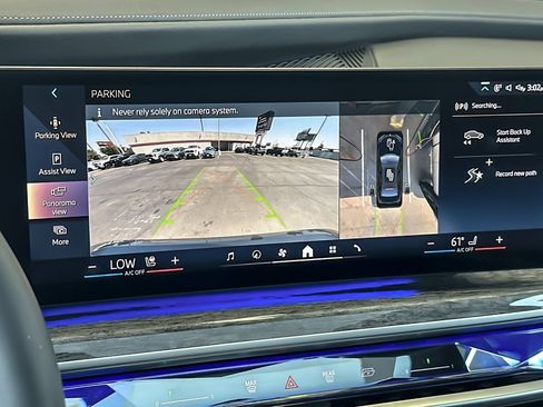 Used 2024 BMW 740i w/ Premium Package RWD image 18