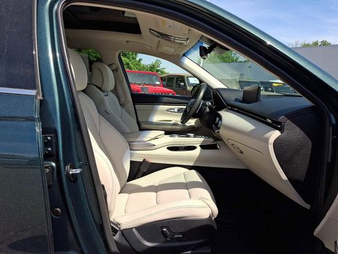 Used 2024 Genesis GV70 2.5T w/ Select Package AWD/4WD image 30