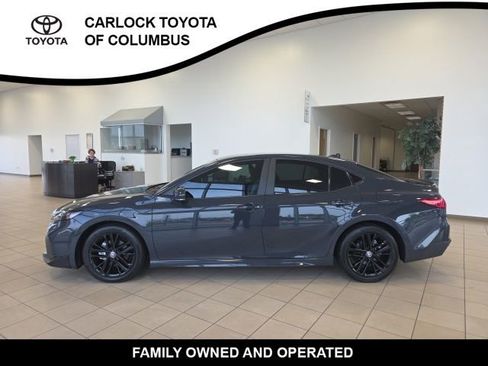 Used 2025 Toyota Camry SE w/ Convenience Package FWD image 1