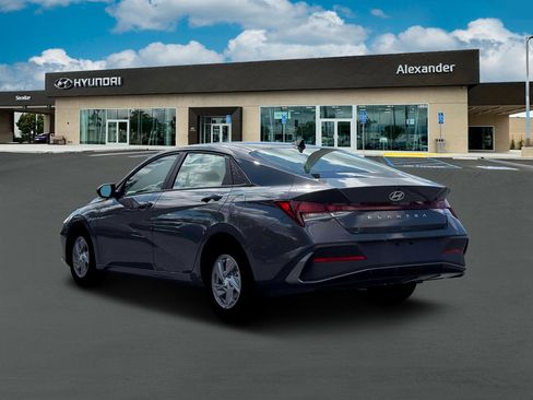 New 2026 Hyundai Elantra SE FWD image 5