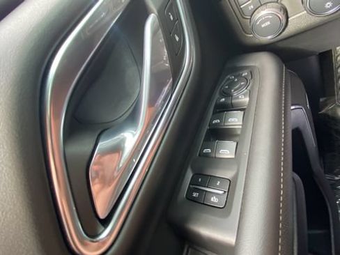 Used 2024 Chevrolet Tahoe Premier AWD/4WD image 22
