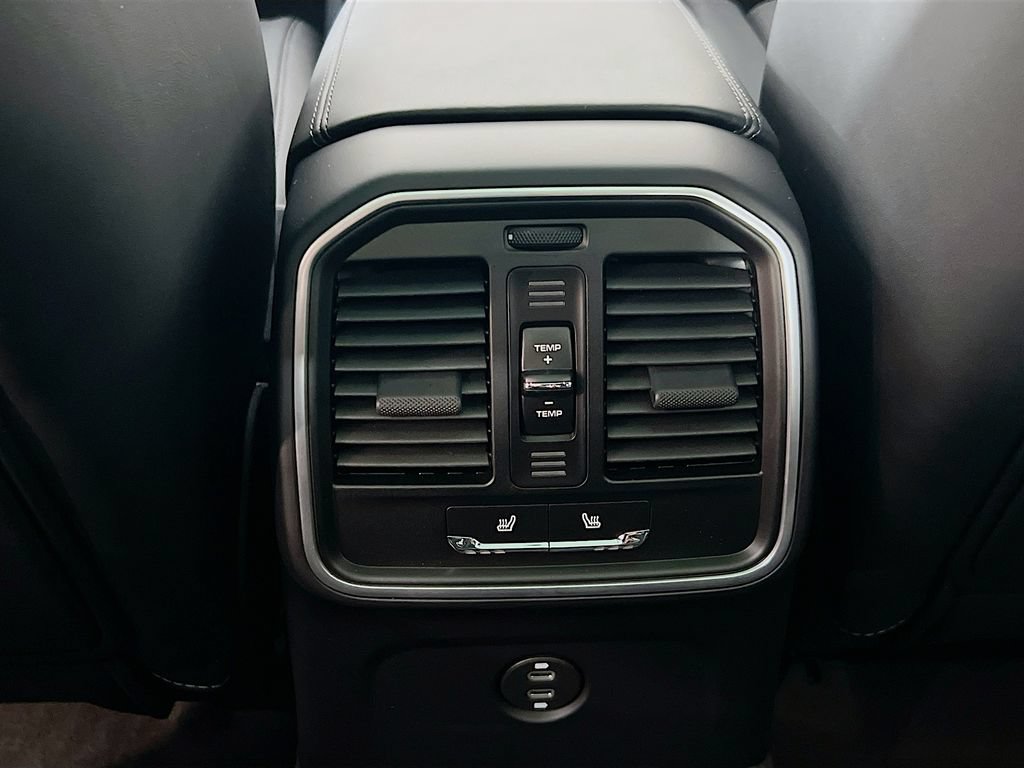 Certified 2026 Porsche Macan AWD/4WD image 27