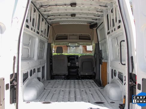 Used 2018 Nissan NV 2500 S image 8