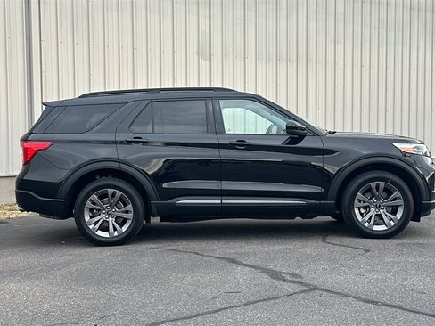 Used 2022 Ford Explorer XLT image 4