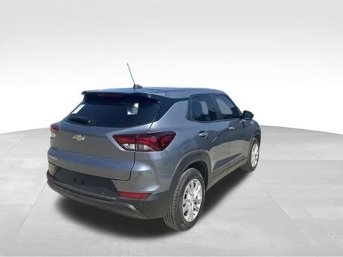 Used 2021 Chevrolet TrailBlazer LS FWD image 3