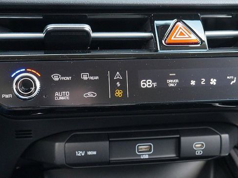 Used 2024 Kia Niro LX image 36