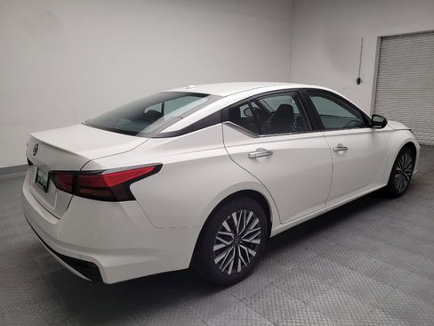 Used 2025 Nissan Altima 2.5 SV FWD image 9