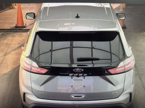 Used 2024 Ford Edge SEL image 5