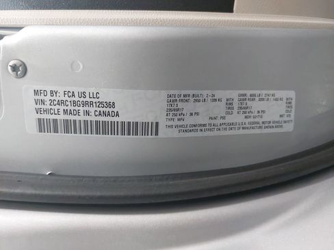 Used 2024 Chrysler Pacifica Touring-L image 37