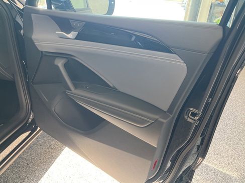 New 2026 Volkswagen Tiguan SE image 39