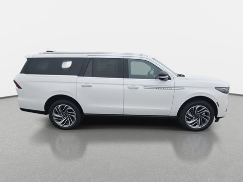New 2026 Lincoln Navigator L Reserve image 4