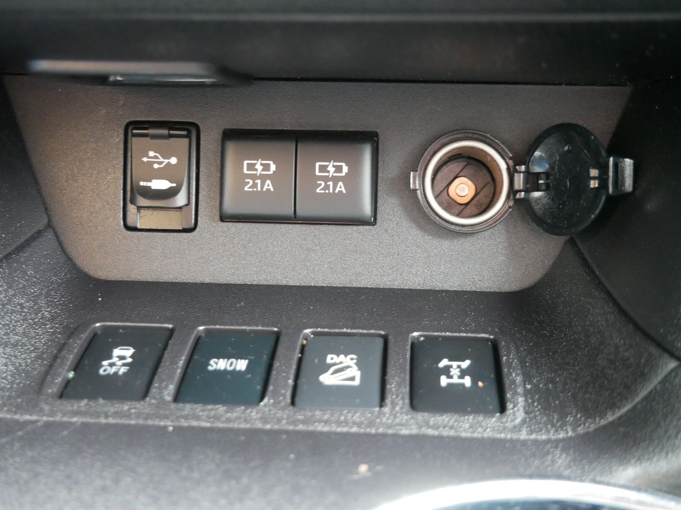 Used 2018 Toyota Highlander XLE w/ Carpet Mat Package (TMS) AWD/4WD image 22