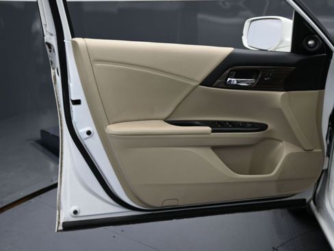 Used 2016 Honda Accord EX-L image 39