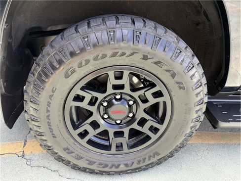 Used 2018 Toyota 4Runner SR5 Premium AWD/4WD image 17