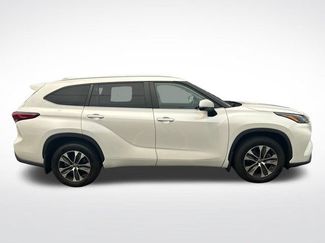 Used 2023 Toyota Highlander XLE AWD/4WD video 2