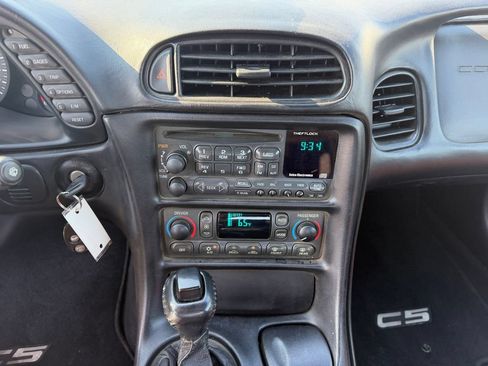 Used 2002 Chevrolet Corvette Convertible w/ Preferred Equipment Group2 RWD image 4