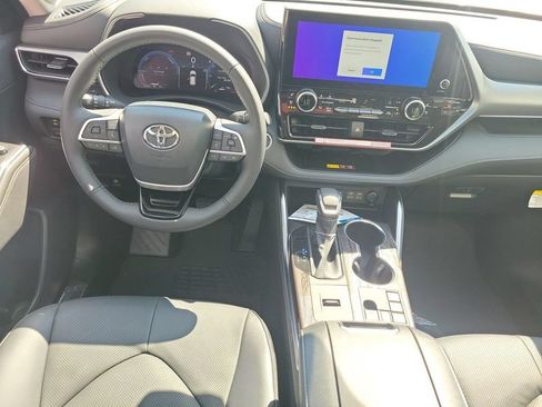 New 2026 Toyota Highlander Platinum AWD/4WD image 26