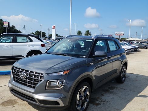 New 2026 Hyundai Venue SEL FWD image 3
