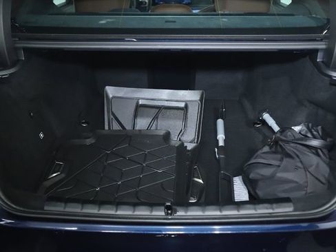 Used 2025 BMW i7 xDrive60 image 32