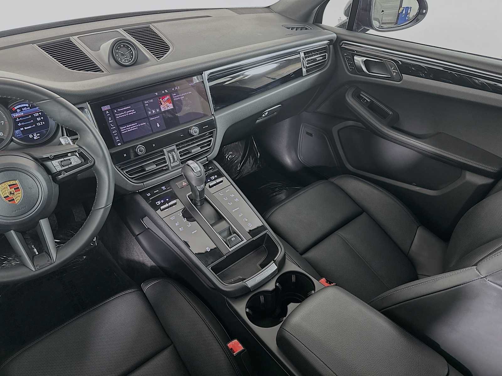 Certified 2026 Porsche Macan AWD/4WD image 25