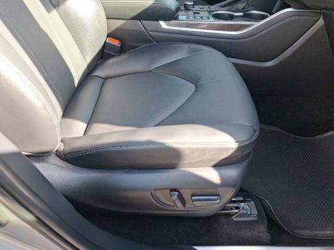 Used 2025 Toyota Highlander Limited image 35