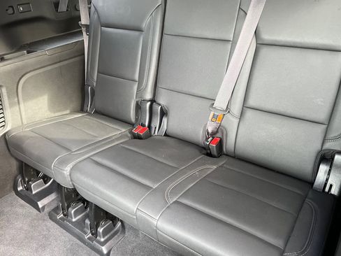 Used 2022 Chevrolet Suburban Z71 image 17