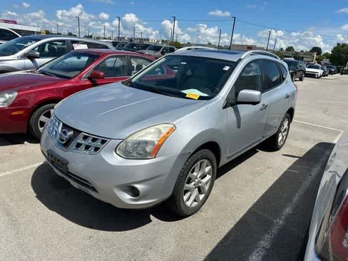 Used 2012 Nissan Rogue SL AWD/4WD image 2