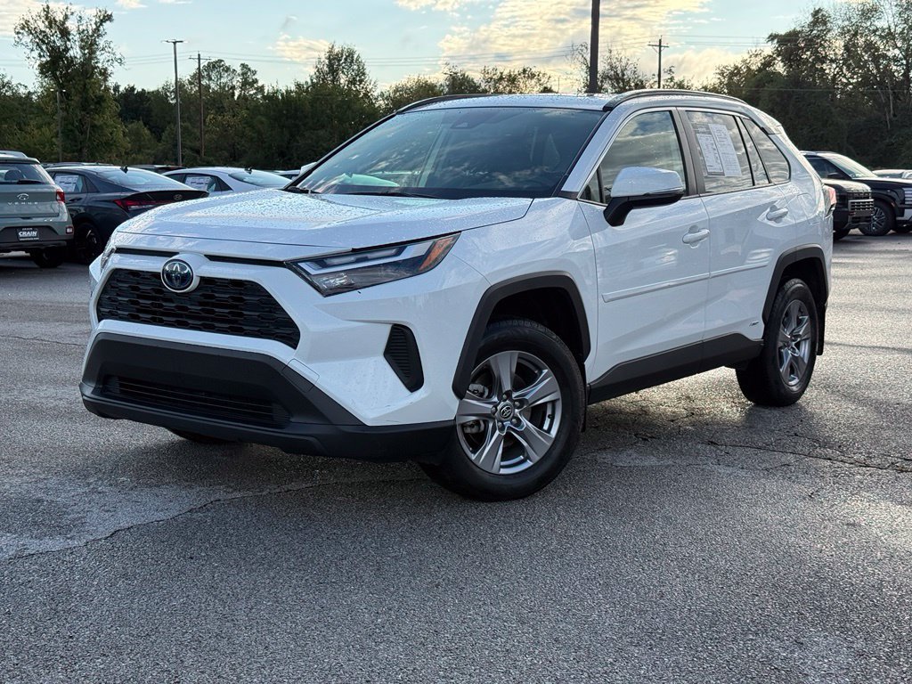 Used 2022 Toyota RAV4 XLE w/ Convenience Package AWD/4WD image 3