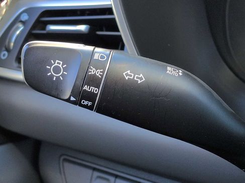 Used 2023 Genesis G70 2.0T image 27