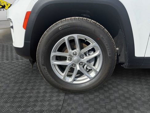New 2025 Jeep Grand Cherokee Laredo w/ Luxury Tech Group I image 14
