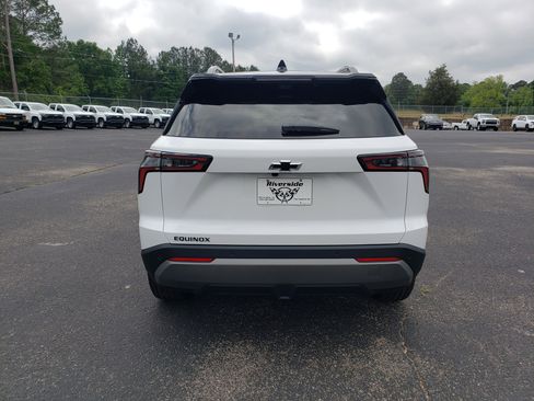 New 2026 Chevrolet Equinox LT FWD image 8