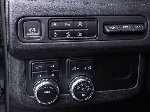 Used 2024 GMC Yukon Denali AWD/4WD image 19