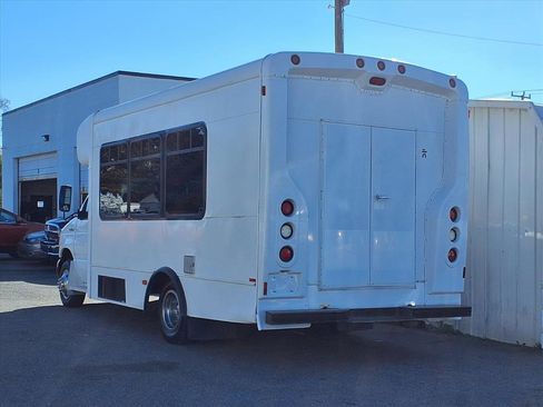 Used 2006 Ford E-350 and Econoline 350 Super Duty image 3