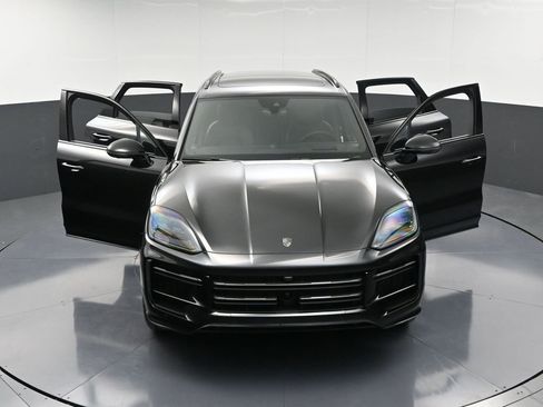 New 2026 Porsche Cayenne Turbo AWD/4WD image 36