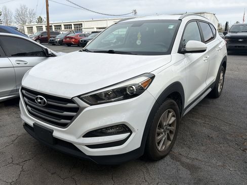 Used 2017 Hyundai Tucson SE image 3