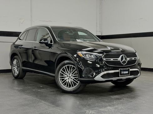 Used 2026 Mercedes-Benz GLC 300 image 2